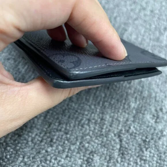 100% Authentic Louis Vuitton Leather Men's Wallet - Picture 9 of 12